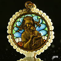 メダイ 聖母マリアと幼子キリスト＋2エンジェル ゴールド彫金　プリカジュール・エナメル